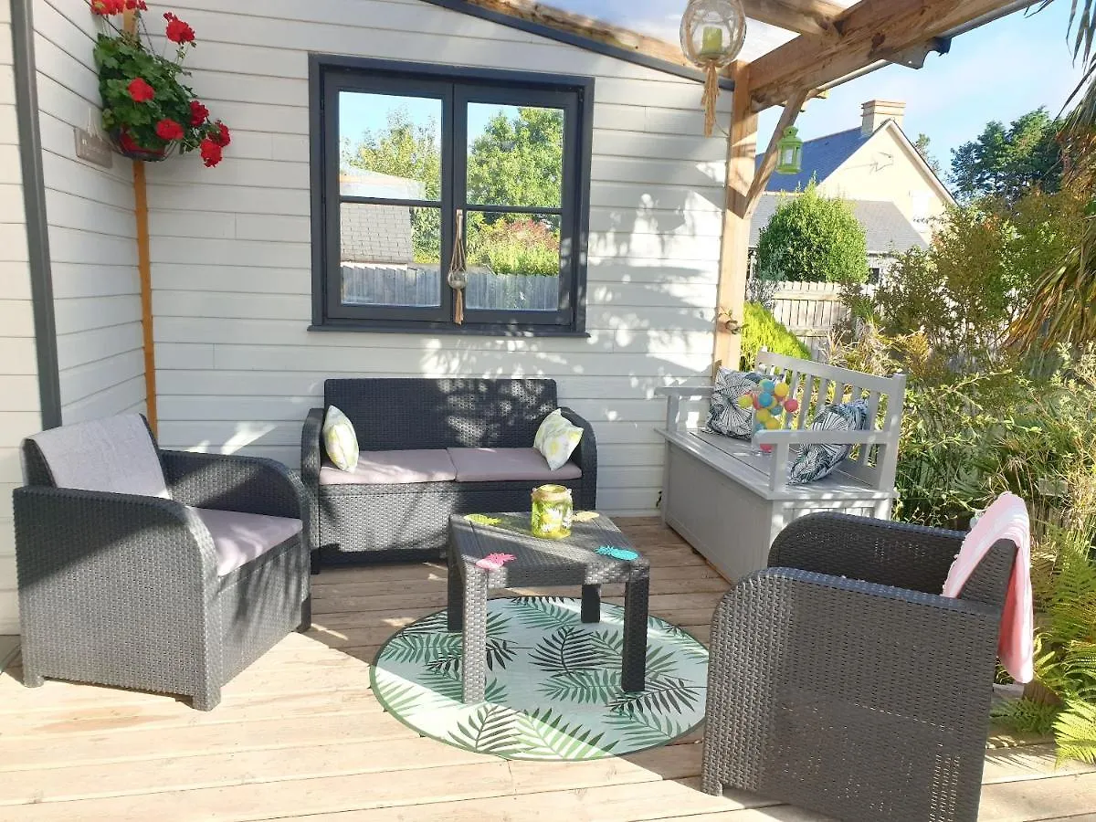 Holiday home Maison Cosy A Saint-Meloir-Des-Ondes Avec Jardin Prive