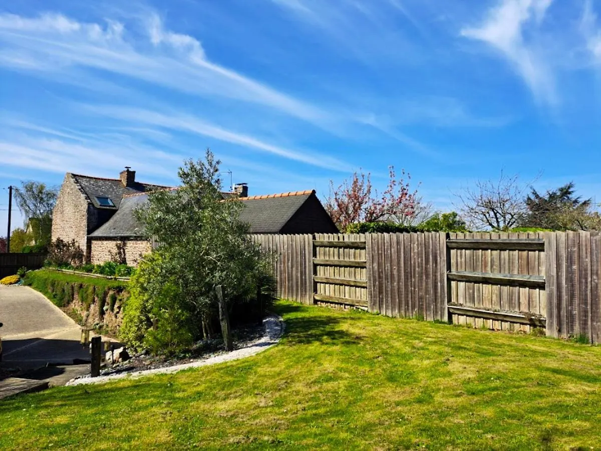 Maison Cosy A Saint-Meloir-Des-Ondes Avec Jardin Prive Holiday home