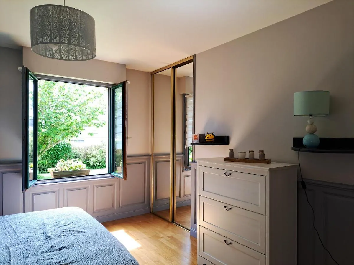 Holiday home Maison Cosy A Saint-Meloir-Des-Ondes Avec Jardin Prive France